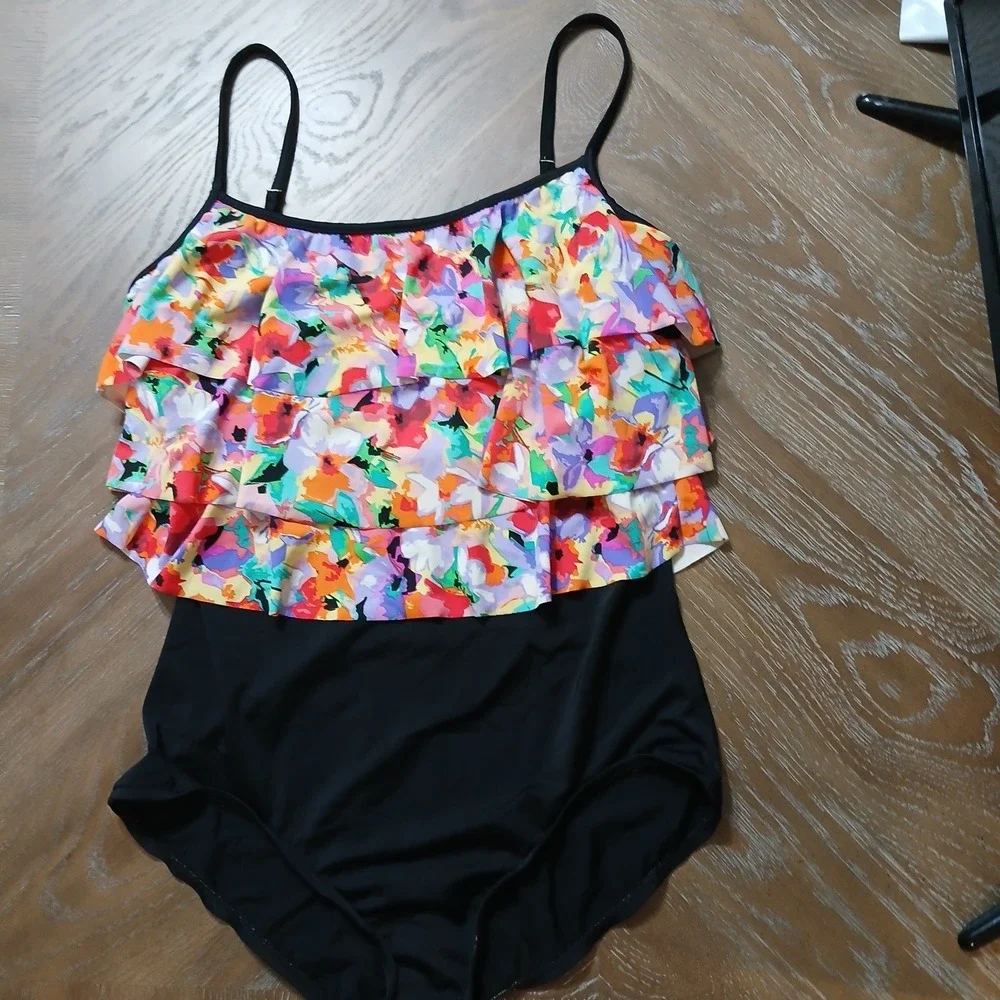 Maxine Of Hollywood Swimsuit 1 Piece Sz 18 Floral Multi Tiered Top  Black Bottom